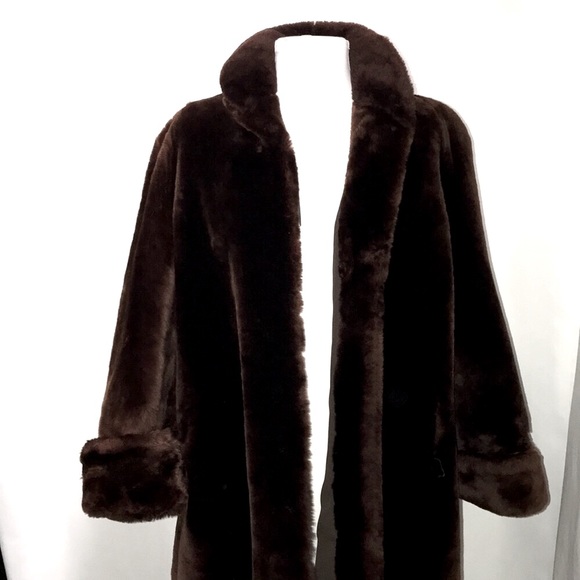 Sanger’s Dallas Jackets & Blazers - EUC Vintage Women’s SANGER’S DALLAS Fur Coat 32” Length.  See pics for measures.